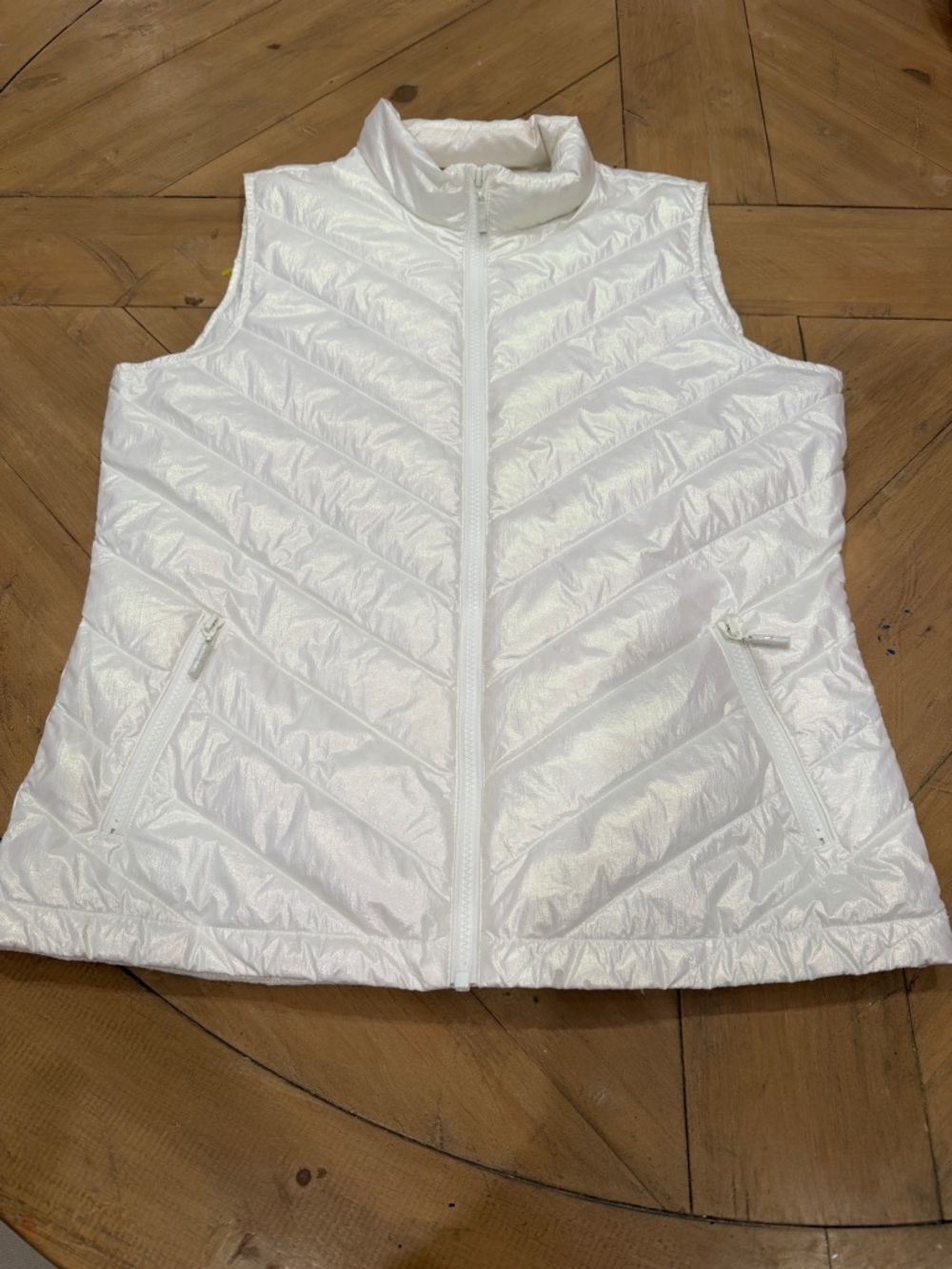 J McLaughlin Irridescent White Quilted Puffer Vest Medium